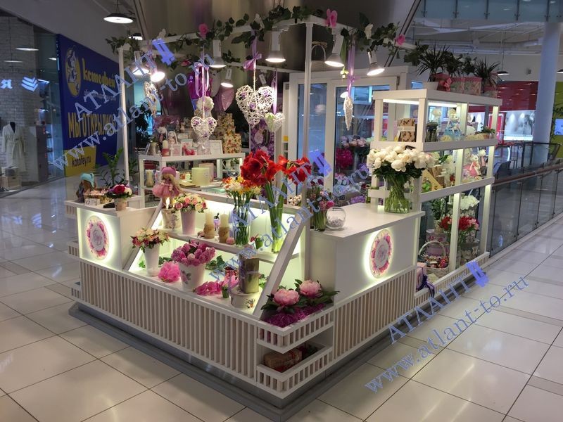Секция с цветами в ТЦ «Авиапарк»